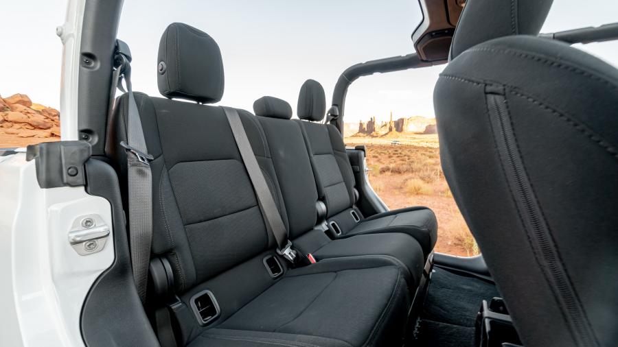Интерьер Jeep Gladiator Sport (JT) 2019 года  (NA) (фото 11 из 26)